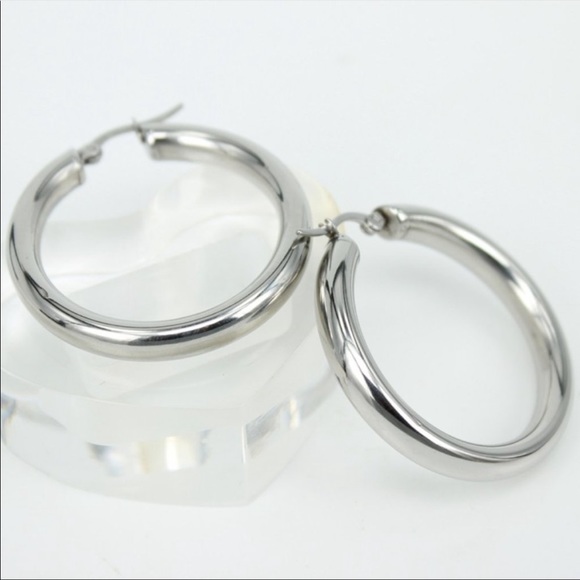 NEW 18K WHITE GOLD ROUND 2” TUBE HOOP EARRINGS - Picture 3 of 6